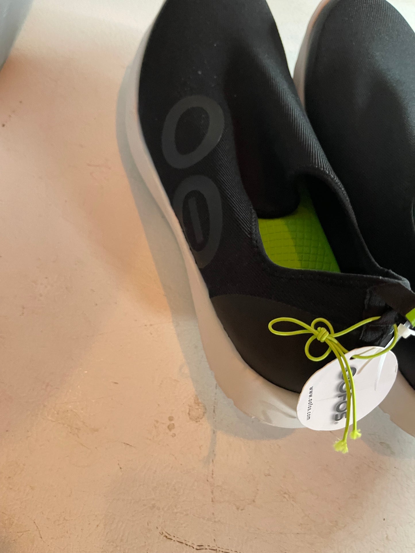 Oofos sneakers size 16 men’s