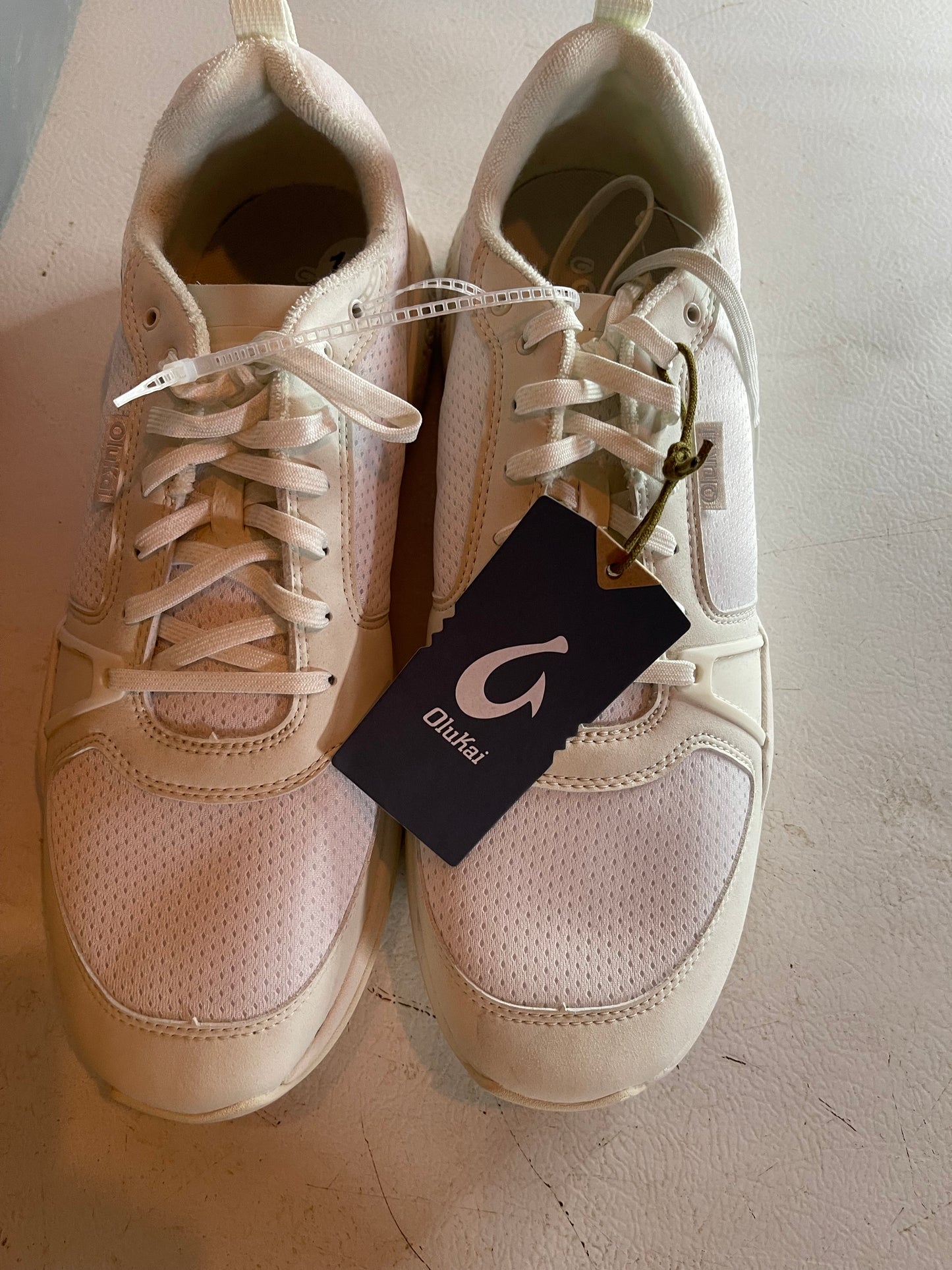 Olukai sneakers size 13