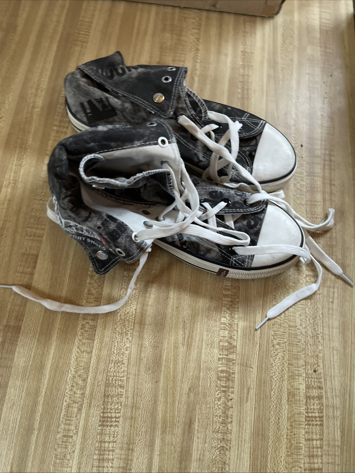 Ju Hang Sneakers 11.5