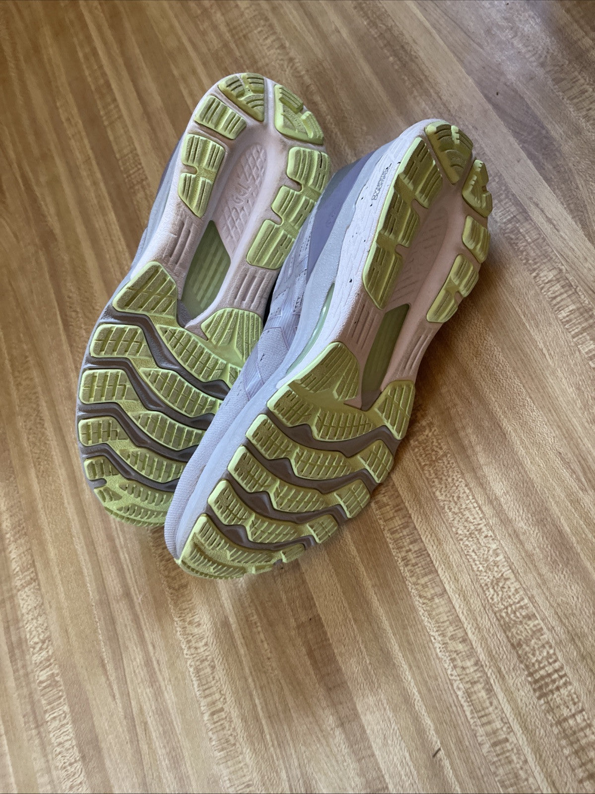 ASICS Gel Kayano 28 Size 10