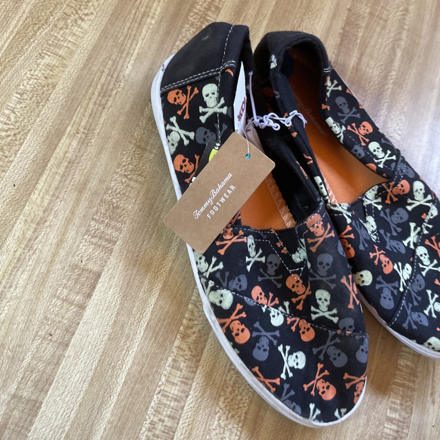 Tommy Bahama Glow In The Dark Halloween Themed Skull Slip On Shoes Size 7.5