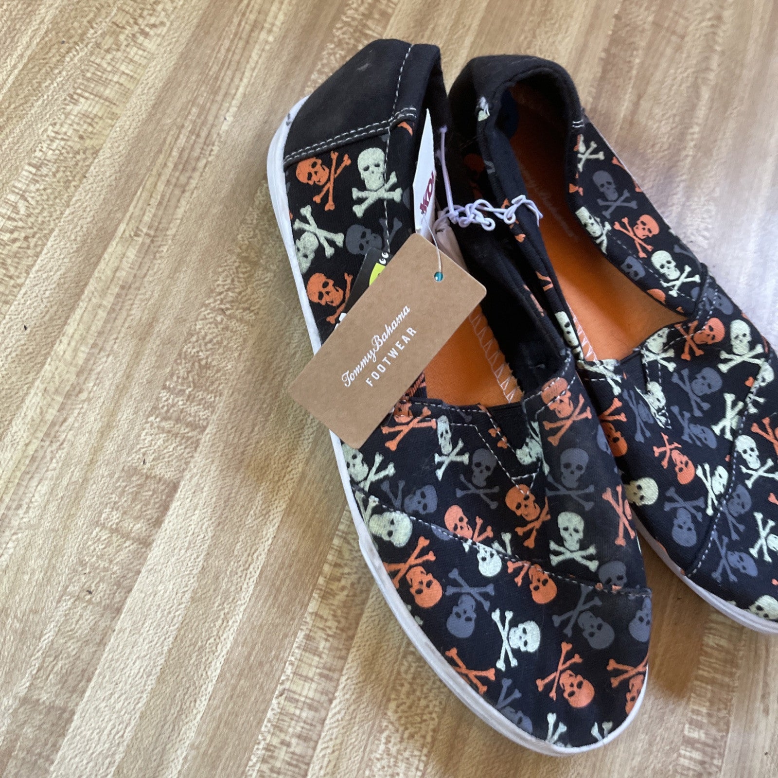 Tommy Bahama Glow In The Dark Halloween Themed Skull Slip On Shoes Size 7.5