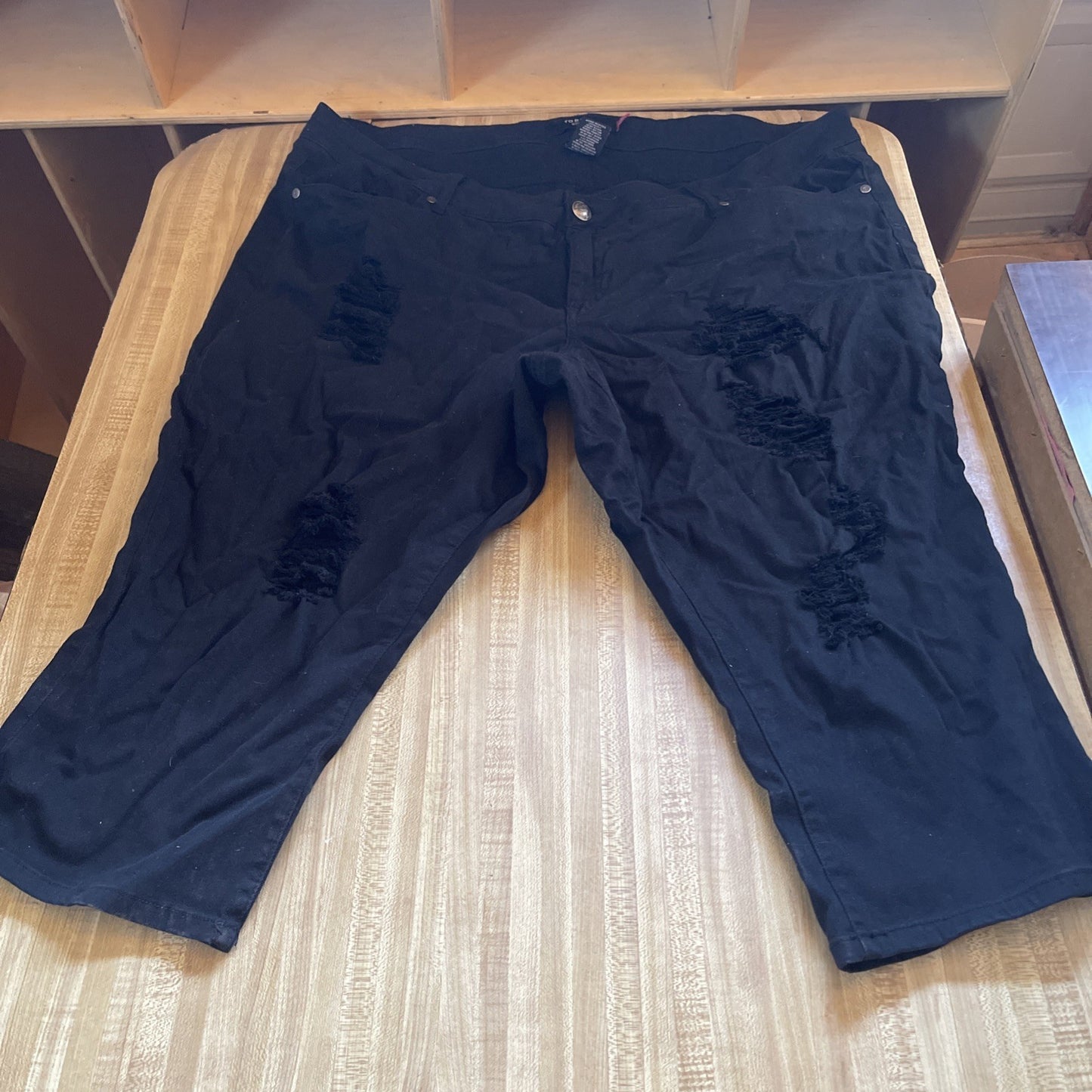 Torrid Capris 24 Distressed