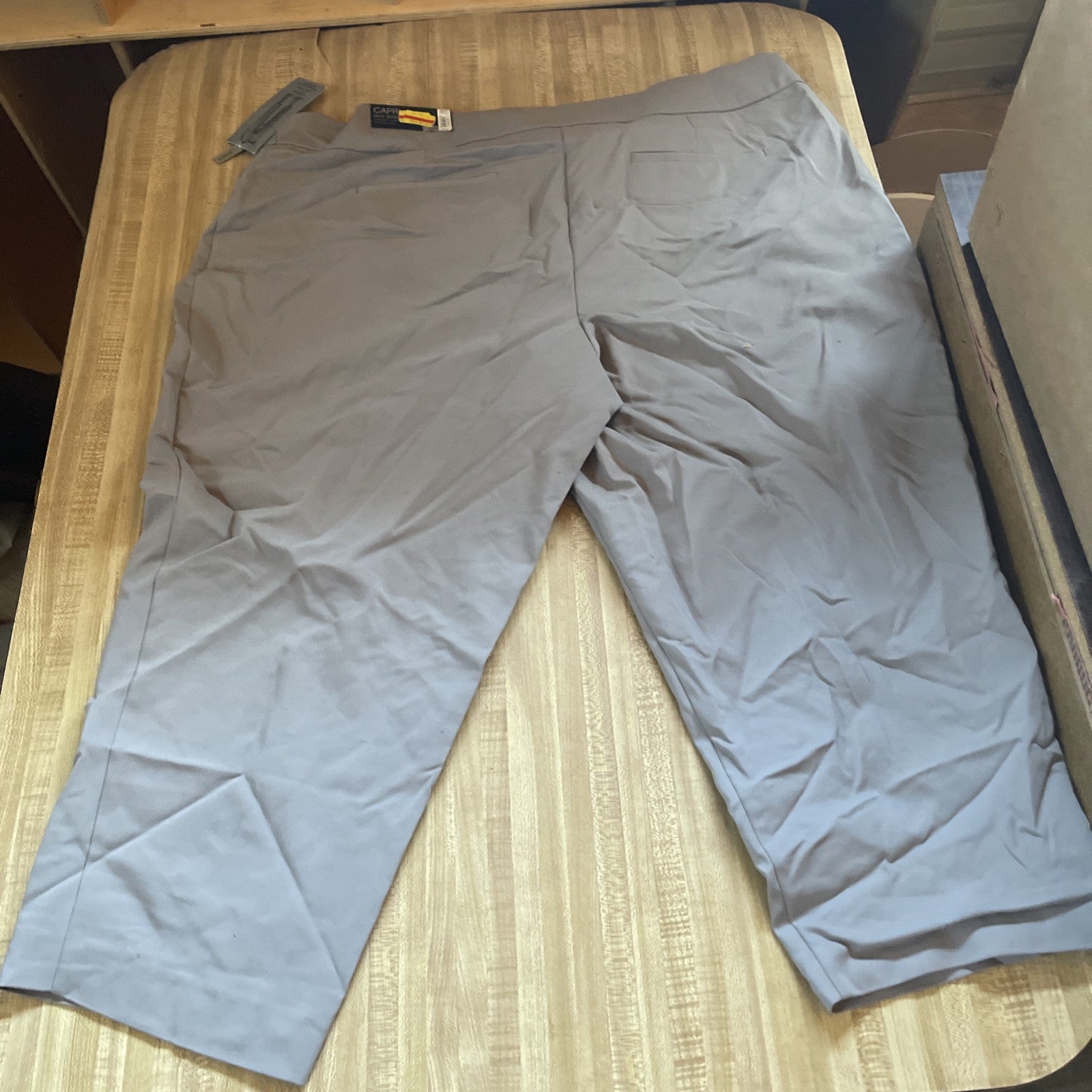 Apt 9 Size 20W Capris NWT