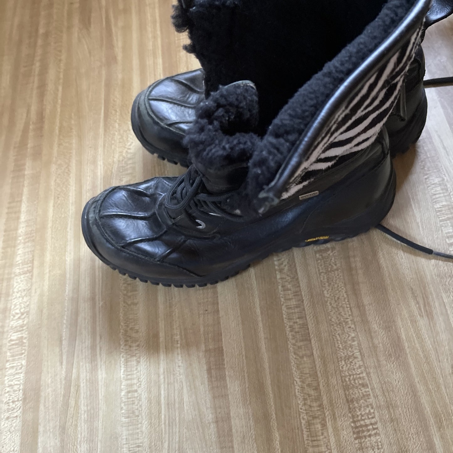 ugg adirondack boots 9.5 