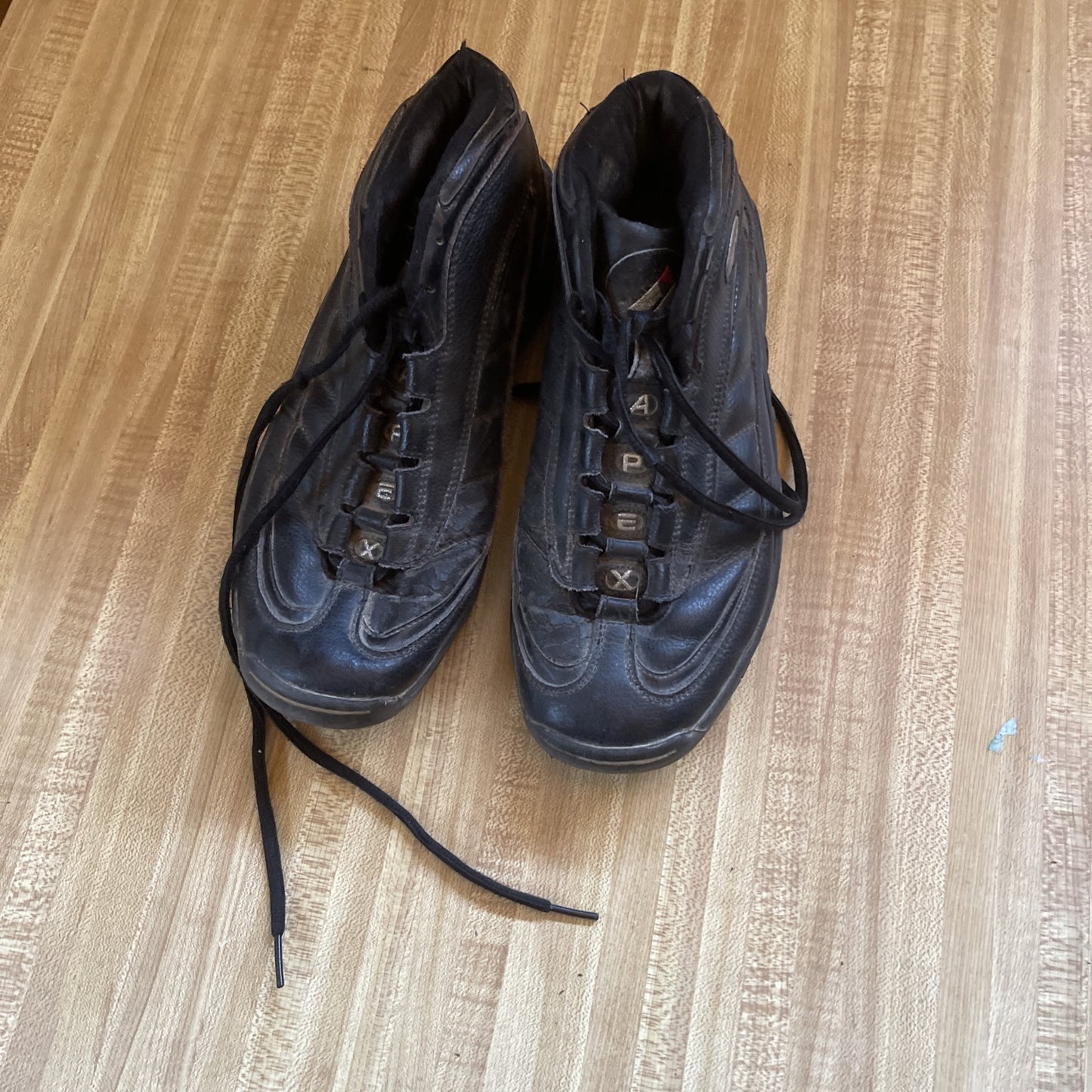 apex mens sneakers 10.5