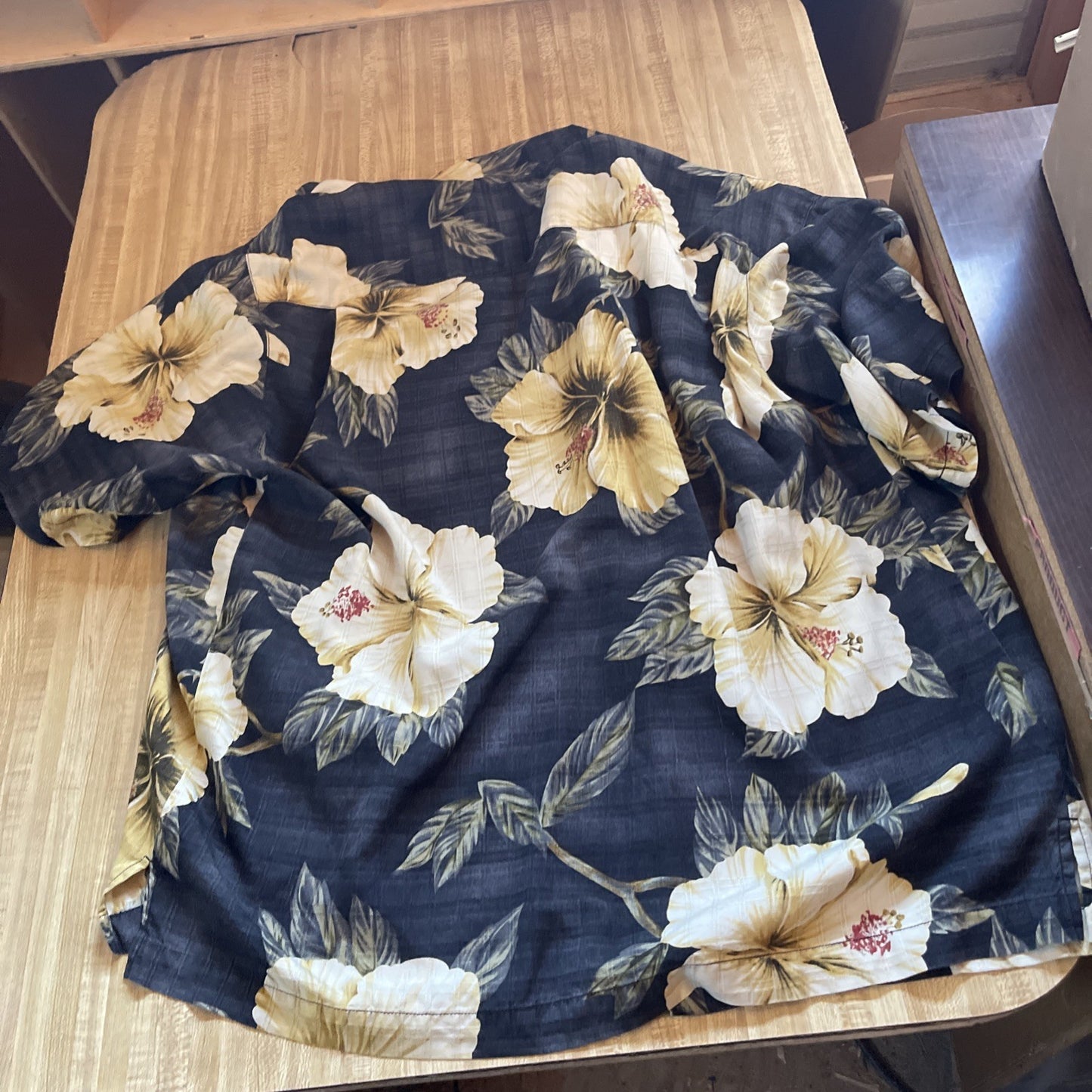 tommy bahama silk shirt xl loop collar