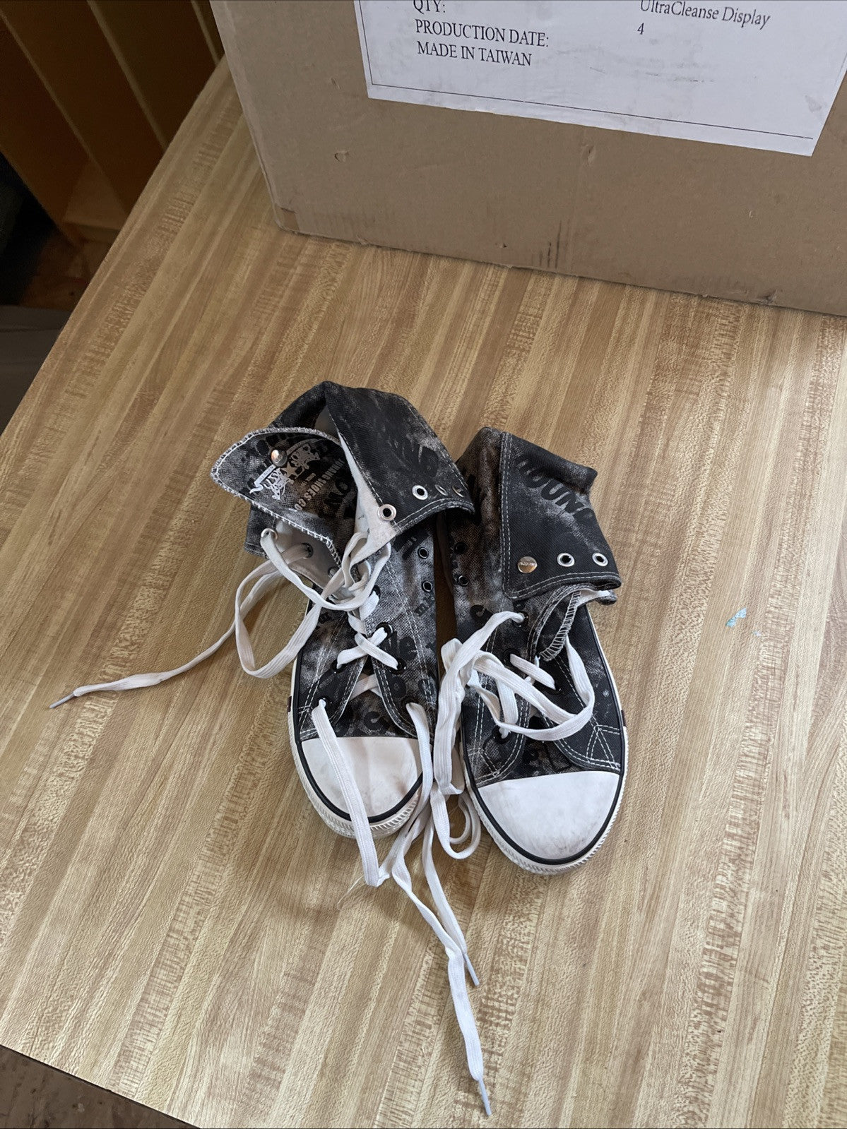 Ju Hang Sneakers 11.5