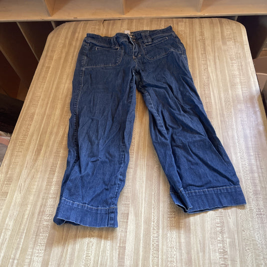 white house black market Blanc Capris 0