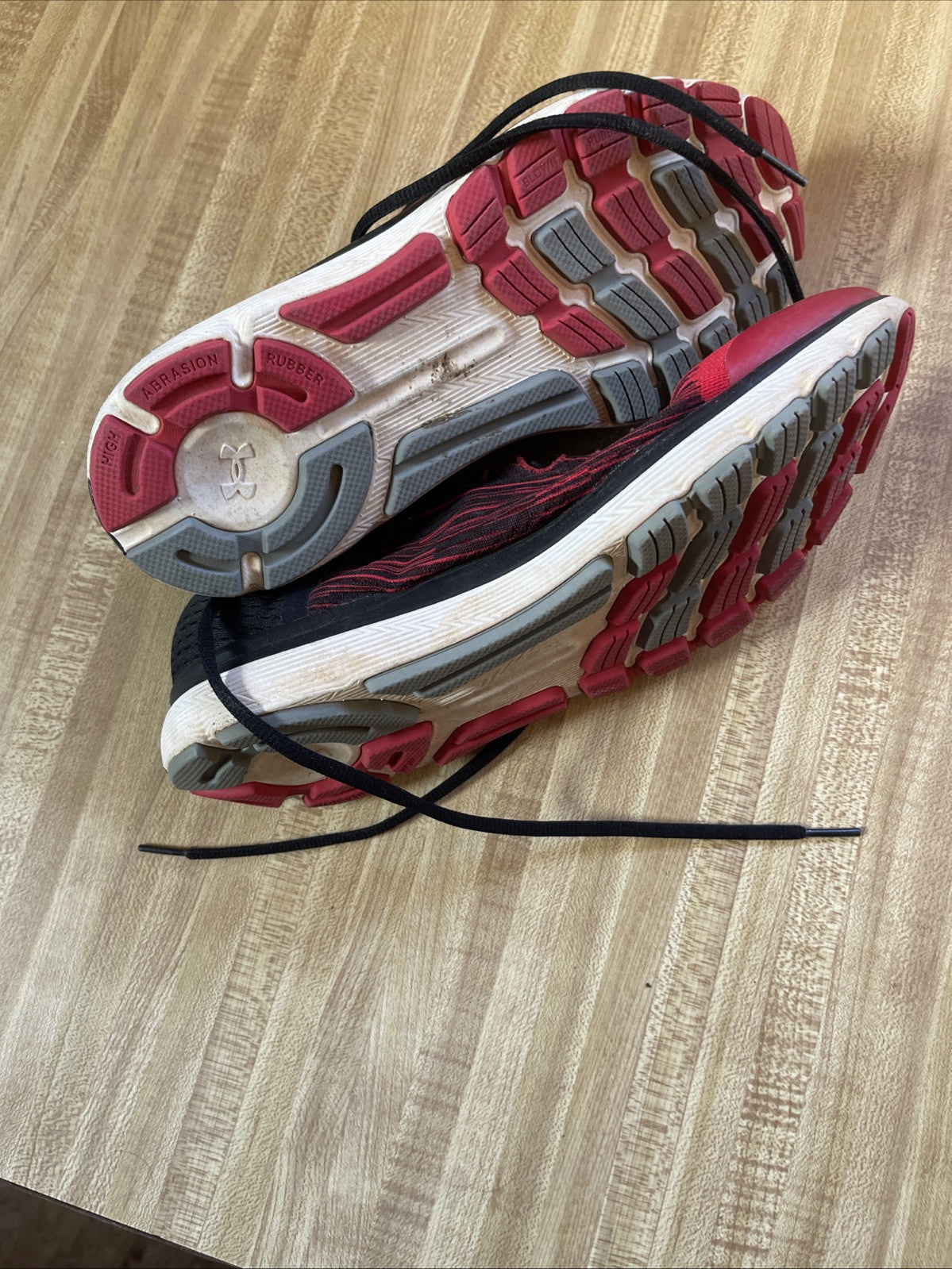 Under Armour Velociti Size 10.5 No Insoles