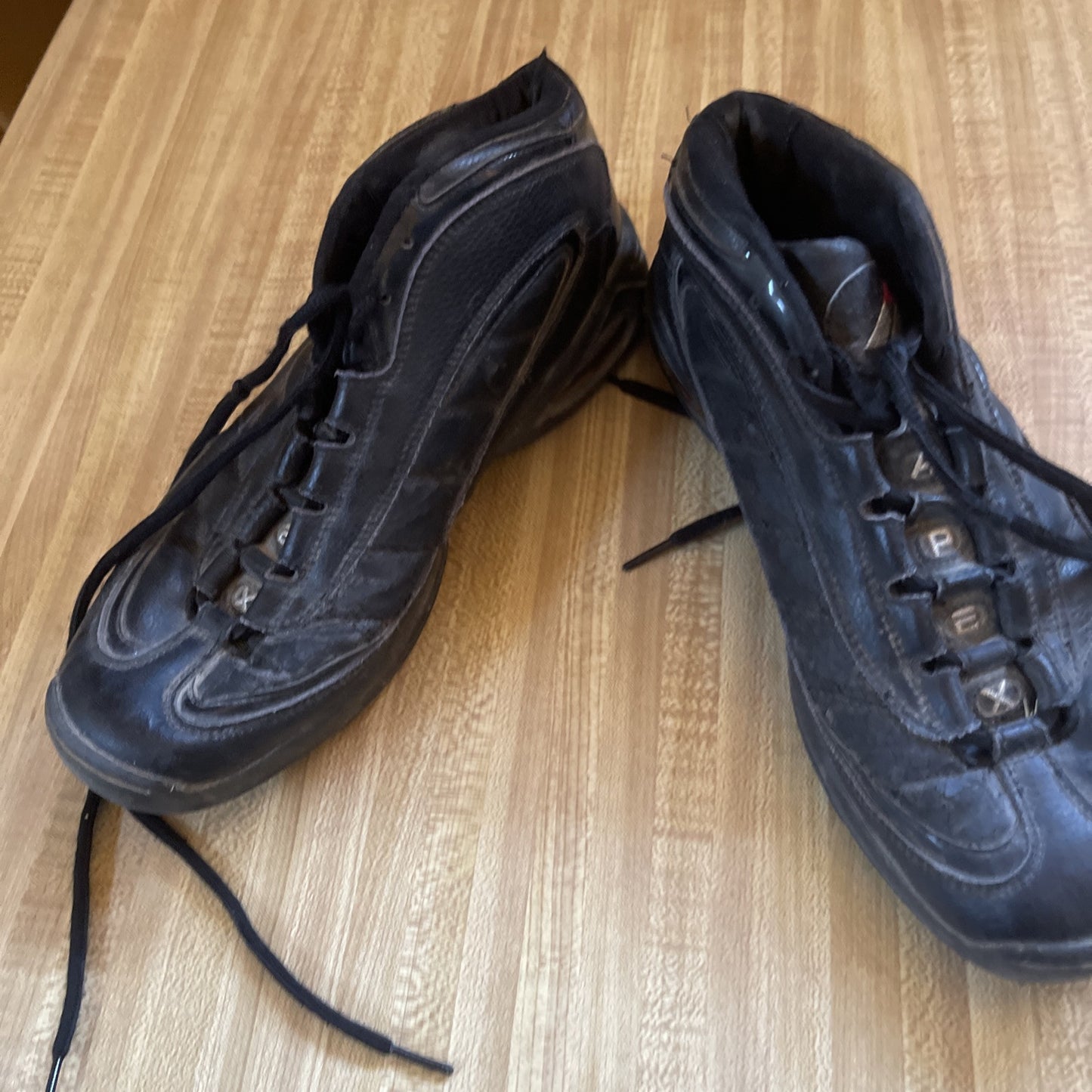 apex mens sneakers 10.5