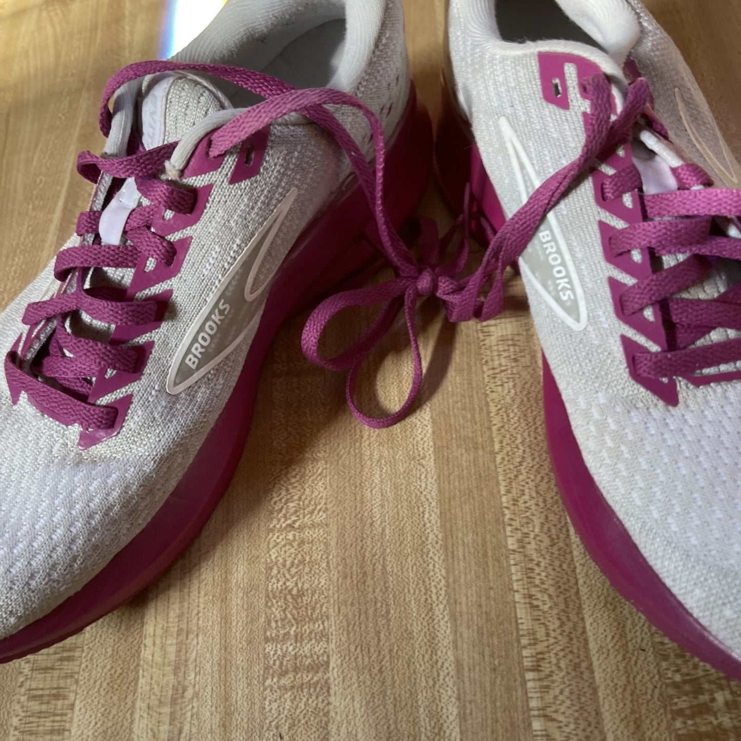 Brooks Levitate 5 Size 8