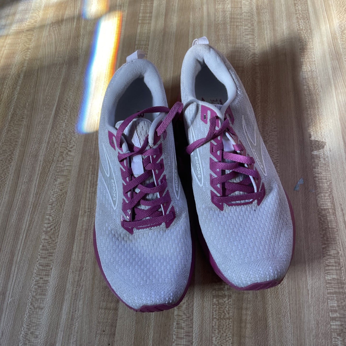 Brooks Levitate 5 Size 8