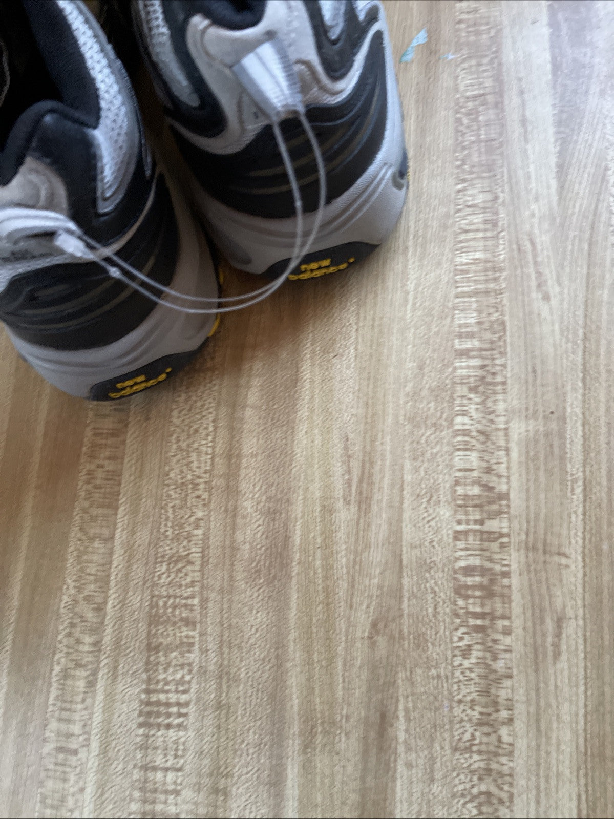 New Balance 807 10.5 EE
