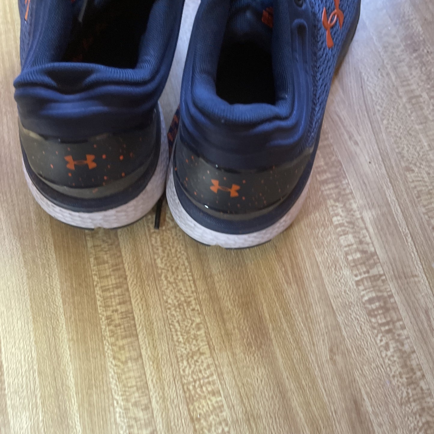 Under Armour Charged Escape Size 9