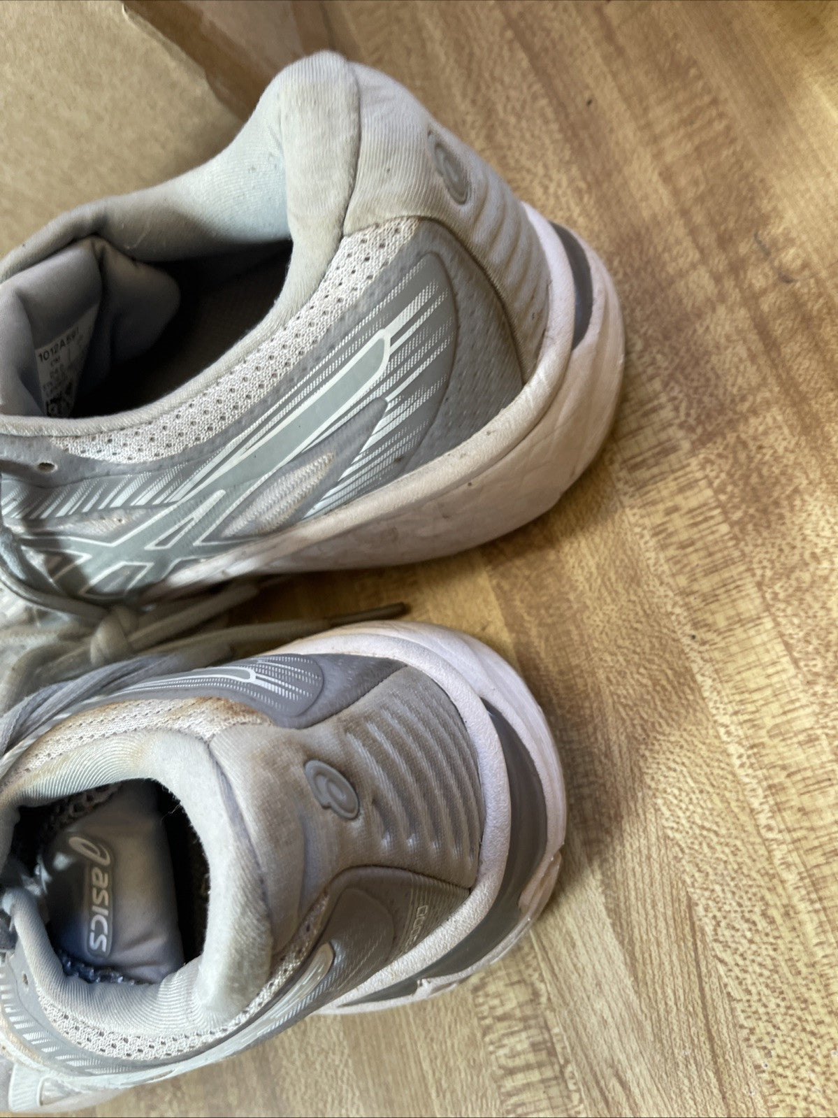 ASICS GT-2000 Size 7