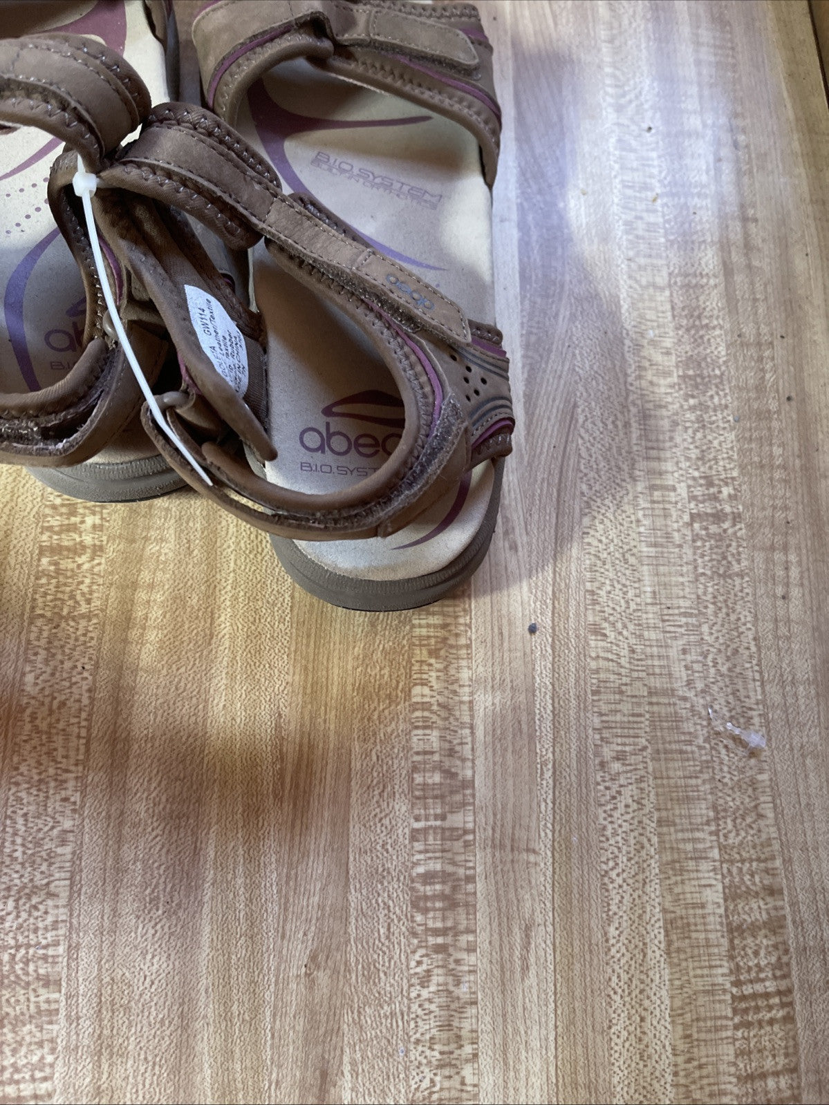 abeo womens size 7 Sandals 