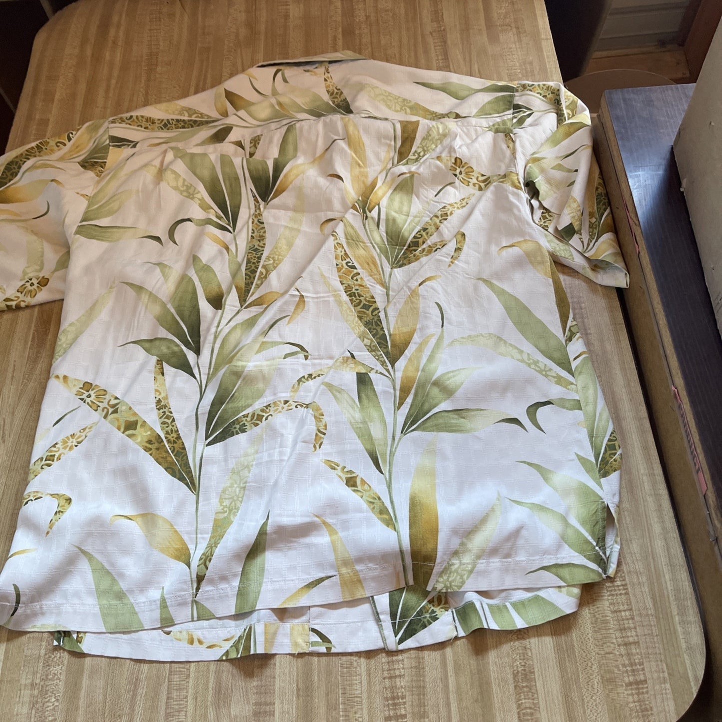 tommy bahama silk hawaiian shirt xl