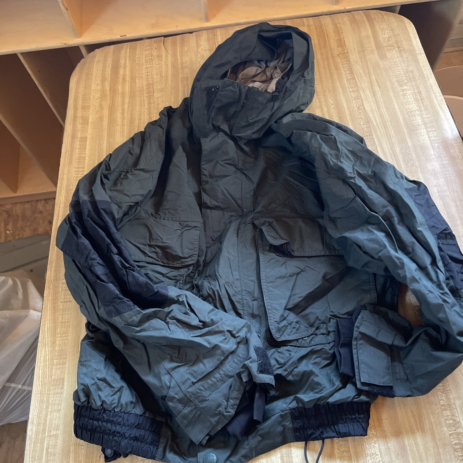 Cabelas Jacket Medium 
