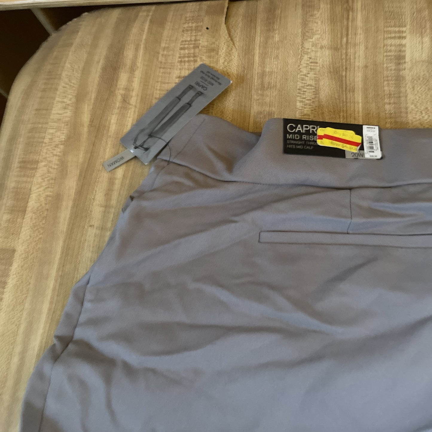 Apt 9 Size 20W Capris NWT 