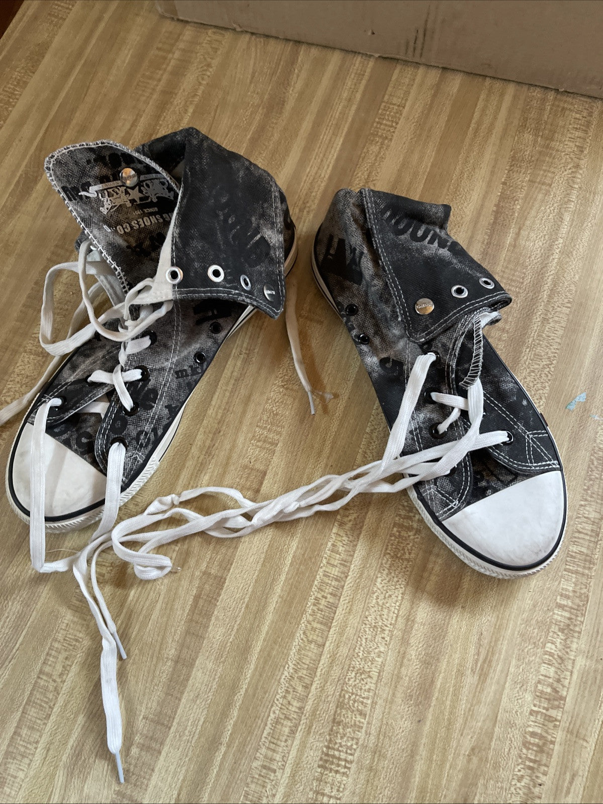 Ju Hang Sneakers 11.5