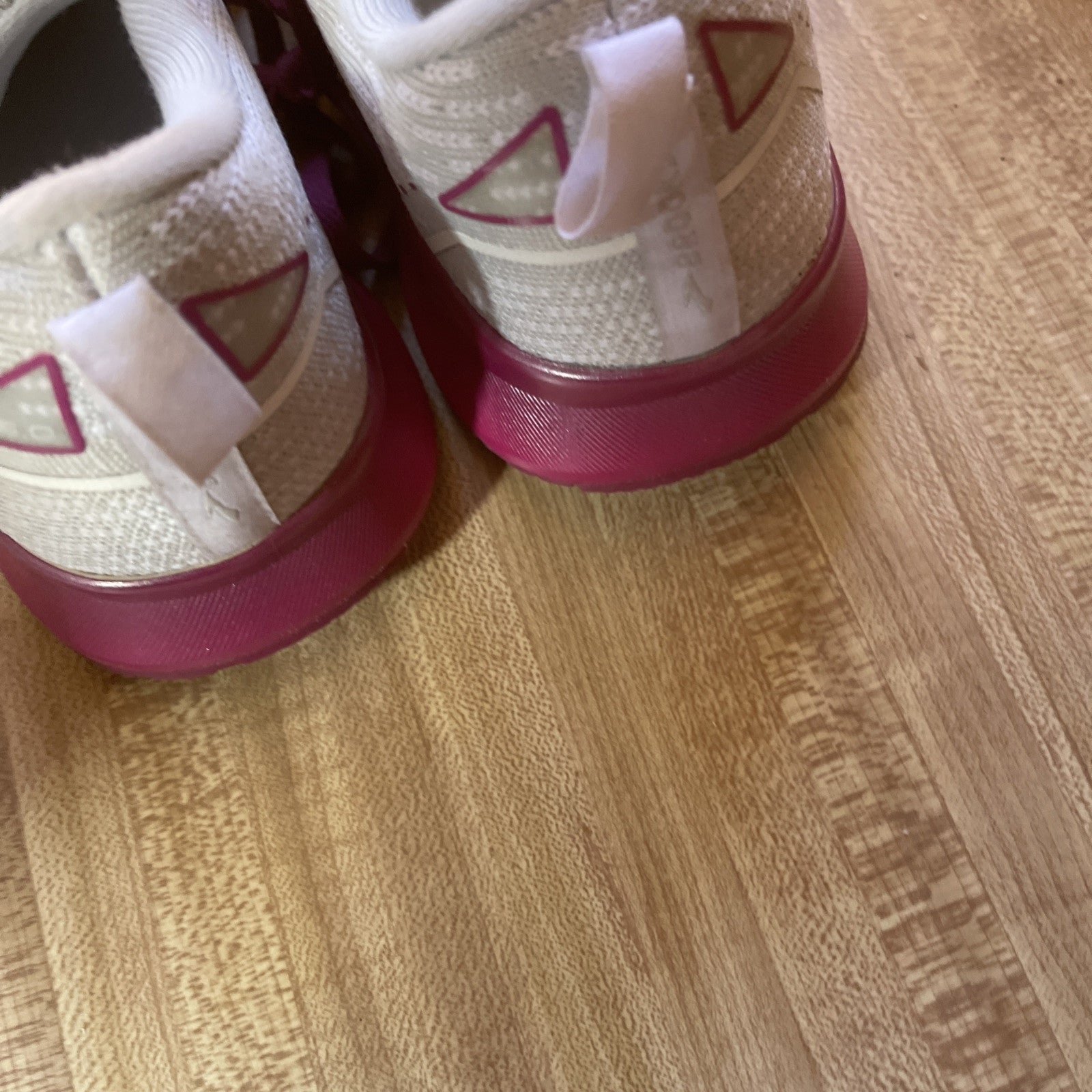 Brooks Levitate 5 Size 8