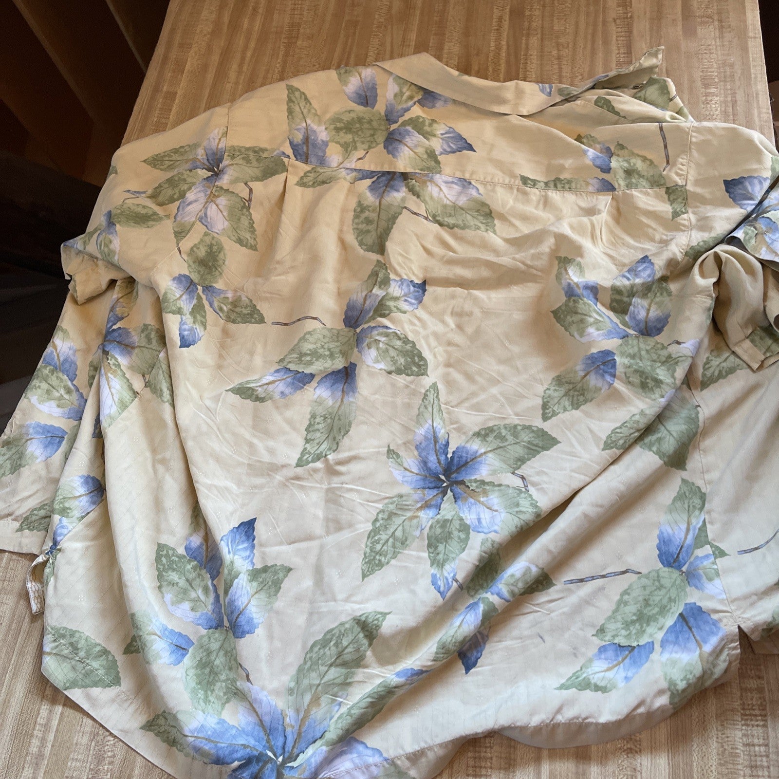 Tommy Bahama Silk Hawaiian Shirt XL Loop Collar