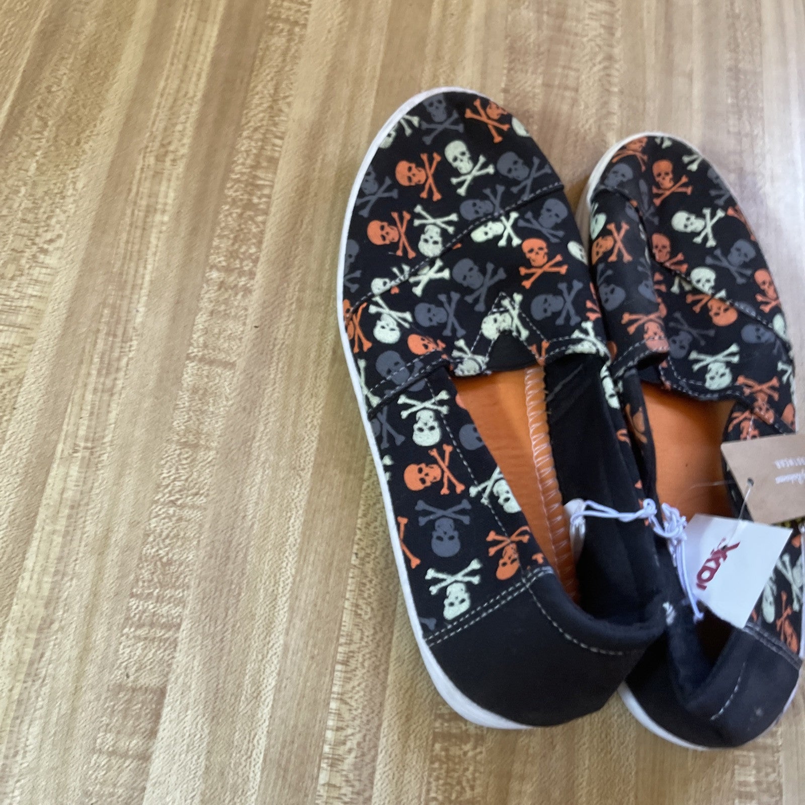 Tommy Bahama Glow In The Dark Halloween Themed Skull Slip On Shoes Size 7.5
